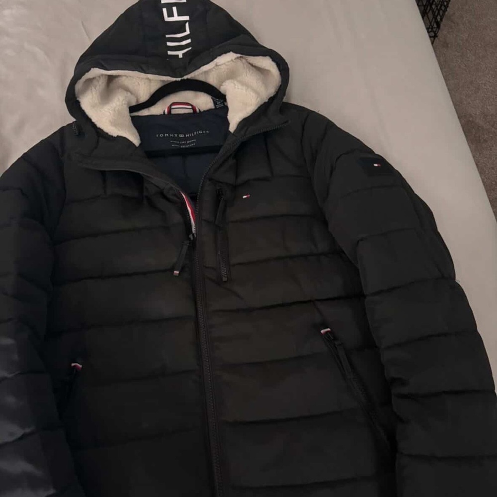 Tommy Hilfiger Men's Black Quilted Puffer Jacket with Hood and Sherpa Lining